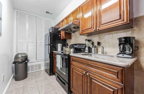 Center City Apartment | Studio Across the Street from Convention Center 2R