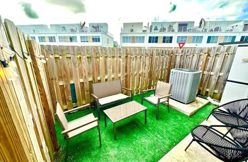 Naranja Apartment | Studio Apartment with backyard - All Private!