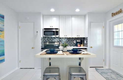 Redington Shores Apartment | Studio by the Sea: Mahi Tide - Just Steps to the Beach!