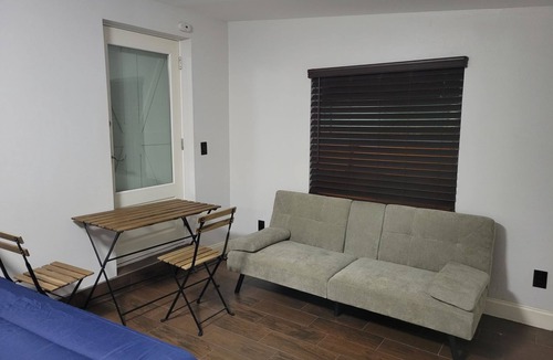 Bayshore Gardens Apartment | Studio close to airport, mall, beach, museum and much more