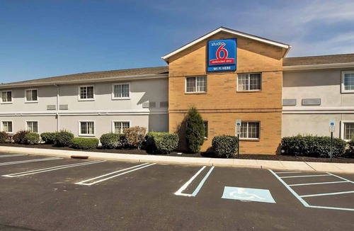 East Brunswick Hotel | Studio Escape Near New Brunswick