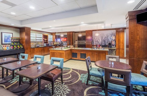 White Station Apartment | Studio | Free Breakfast. Outdoor Pool. Gym.