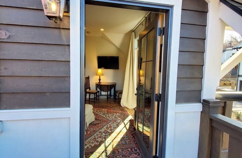 Black Mountain Apartment | Studio in upscale, intimate Black Mountain neighborhood