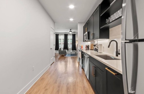 North Hyde Park Apartment | Studio Oasis | Pool & Gym | CoWorking Spaces