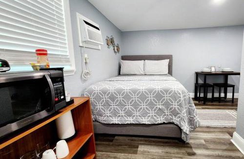 Lakeland Apartment | Studio Petite!