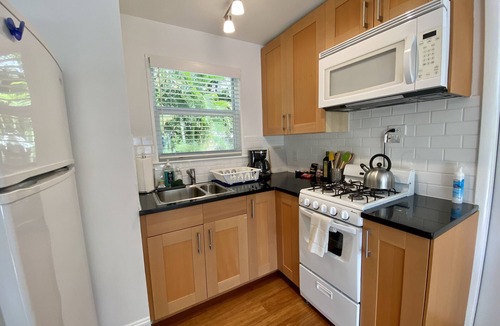 West Palm Beach Apartment | Studio steps from Intracoastal & downtown WPB with bikes