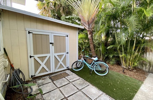 West Palm Beach Apartment | Studio steps from Intracoastal & downtown WPB with bikes