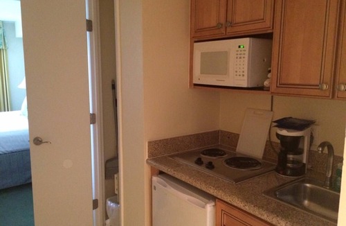 East Fort Lauderdale Apartment | Studio Unit 1406C - 2 blocks off beach with Direct Waterway Views.