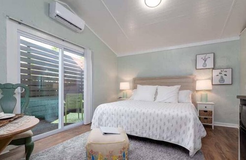Southbank Apartment | Studio with a Pool! Intimate spot for relaxation