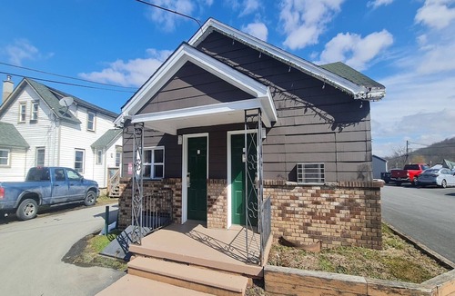 East Stroudsburg Apartment | Studio with Kitchen|East Stroudsburg