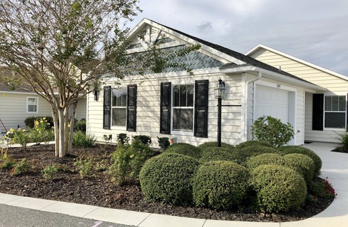 Lake Sumter Landing Villa | Stunning 2/2 Villa in Creekside Landing adjacent to Lake Sumter Landing w/Cart