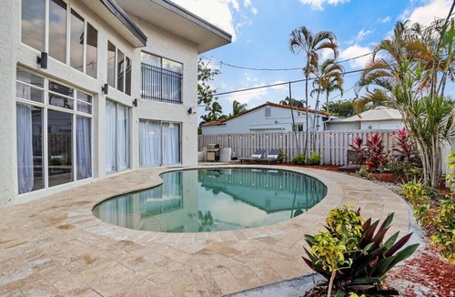 Wilton Manors House | Stunning 2 Story Villa with Pool