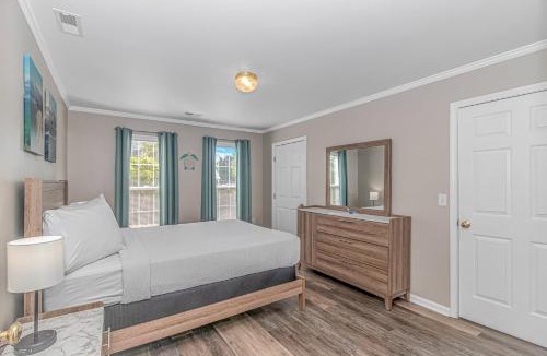 Vaught House | Stunning 2BR Ground Level Condo for 8! Savannah Shores 3