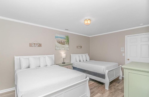 Vaught House | Stunning 2BR Ground Level Condo for 8! Savannah Shores 3
