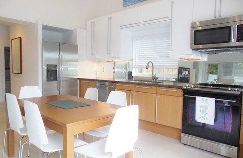 Deerfield Beach House | Stunning 3/3, Heated Pool, Tropical Setting. 5 Star Rated Best on the Island!