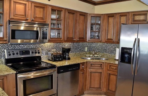 Madeira Beach Condo | Stunning 3 bed/2 bath beachfront condo in Madeira Beach, FL