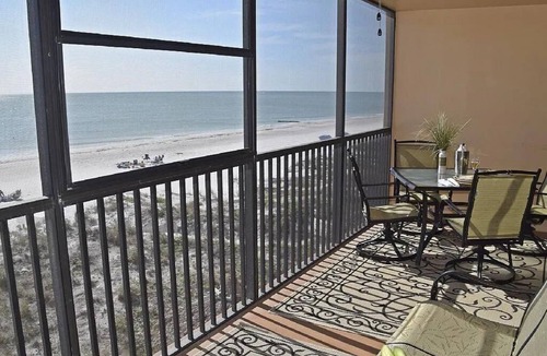 Madeira Beach Condo | Stunning 3 bed/2 bath beachfront condo in Madeira Beach, FL