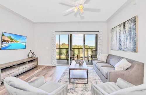 West Kissimmee House | Stunning 3BR Near Disney - with Pool & Hot Tub