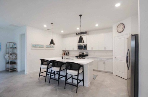 Lakewood Ranch House | Stunning 3BR pool home in resort like Lorraine Lakes - Casa De Bleu