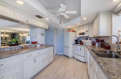 Daytona Beach Shores Condo | Stunning Beachfront Retreat 2 bed 2 bathroom.