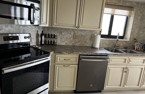 Daytona Beach Shores Condo | Stunning Beachfront Retreat 2 bed 2 bathroom.