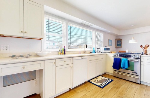 A-Zone House | Stunning Bayfront Property !