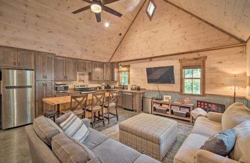 Rising Fawn House | Stunning Cabin Getaway w/Private Hot Tub!