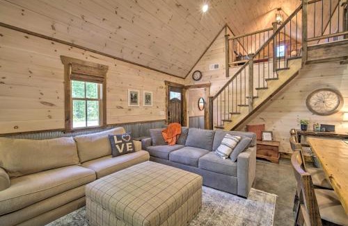 Rising Fawn House | Stunning Cabin Getaway w/Private Hot Tub!
