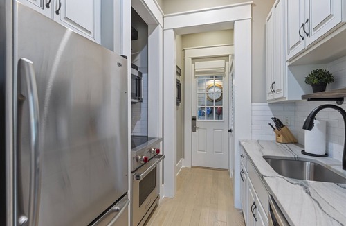 Watercolor House | Stunning Carriage House in Watercolor | 2 Bicycles Included!