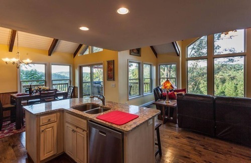 Ellijay Ski Chalet | STUNNING CHALET - MOUNTAINS AND LAKE VIEWS!