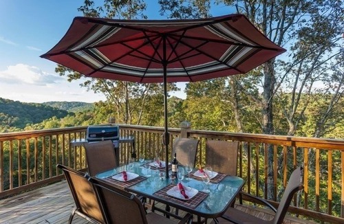 Ellijay Ski Chalet | STUNNING CHALET - MOUNTAINS AND LAKE VIEWS!