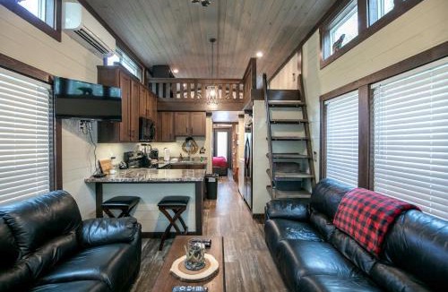Monteagle House | Stunning Cottage Nestled Amidst Trees with Fire Pit in Monteagle, Tennessee