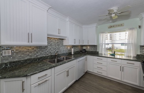 O'byrne House | Stunning Direct Oceanfront Home; Frontyard Beach; Great for a Couple or Families