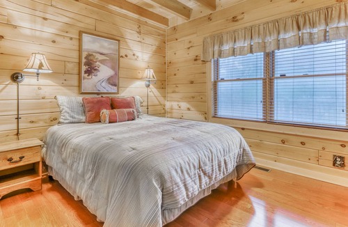 Otto Cabin | Stunning, dog-friendly cabin w/beautiful views, wrap-around deck, and gas grill