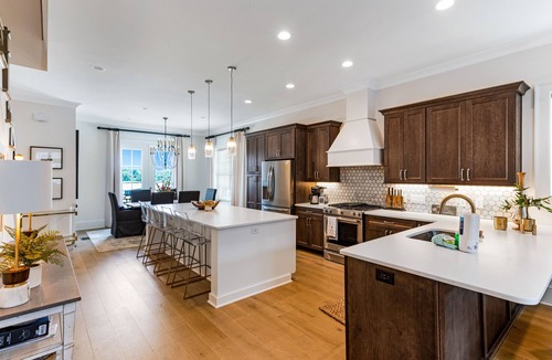 Hitch Village - Fred Wessels Homes House | Stunning Eastern Wharf Riverwalk Home w/Parking by Lucky Savannah