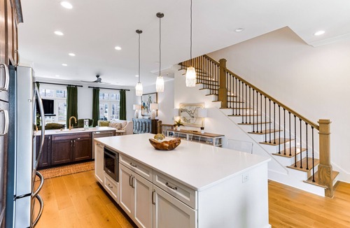 Hitch Village - Fred Wessels Homes House | Stunning Eastern Wharf Riverwalk Home w/Parking by Lucky Savannah