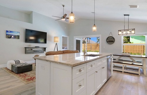 North Palm Beach Heights House | Stunning & Exceptionally Clean 3 Bdrm Private Pool Home | Chloe's Casita
