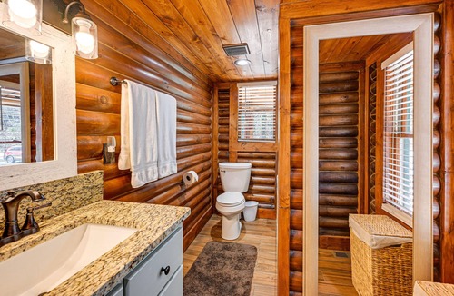 Tiger Cabin | Stunning Georgia Cabin w/ Private Hot Tub & Views