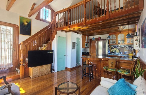 Historic Seaport Apartment | STUNNING! HEART OF OLD TOWN!: Walk to Duval and Historic Seaport in minutes.