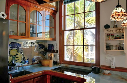 Historic Seaport Apartment | STUNNING! HEART OF OLD TOWN!: Walk to Duval and Historic Seaport in minutes.