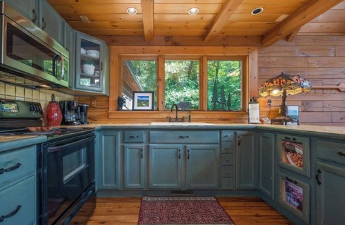 Lake Lure Cabin | Stunning, huge 5 bdrm log home- Canoe/firepi!t/pet