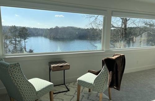 Flowery Branch Ski Chalet | Stunning Lake Chalet close to Margaritaville & Aqualand