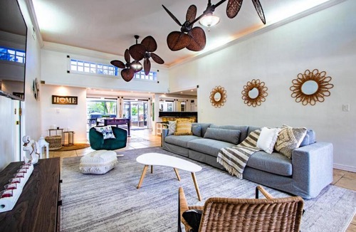 Ojus House | Stunning Lakefront Miami Pool House - Aventura Mall
