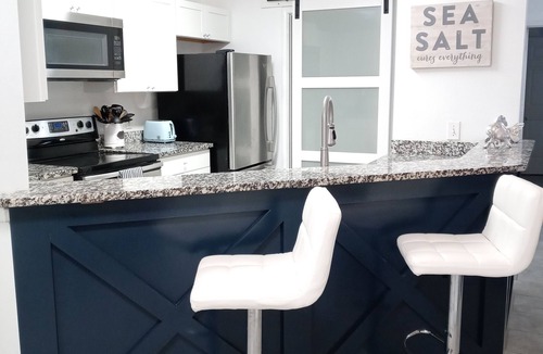 Clearwater Condo | Stunning Luxury "SEA SALT CONDO" mins to Clearwater Beach w/Salt Wtr Pool, Gym