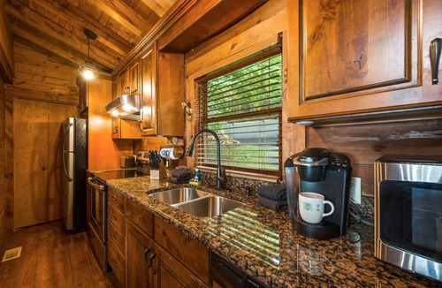 Sevierville Cabin | Stunning Mnt View Cabin: Hot Tub & Hiking Trails