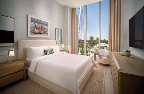 17th Street Causeway Hotel | Stunning Modern Marina-View Room w/Balcony Ideal for Relaxation + Adventure