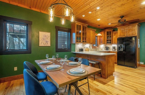 Laurel Ridge House | Stunning Mtn Views~ HotTub~Movie Theater~Game Room