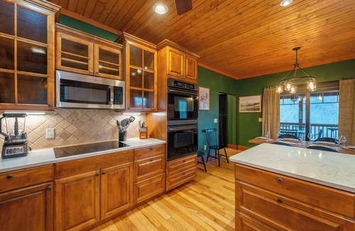 Laurel Ridge House | Stunning Mtn Views~ HotTub~Movie Theater~Game Room