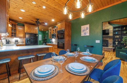 Laurel Ridge House | Stunning Mtn Views~ HotTub~Movie Theater~Game Room