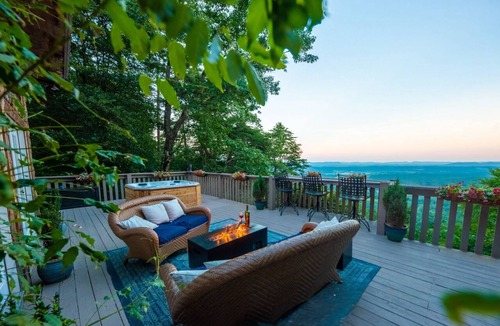 Menlo Cabin | Stunning mtn view, BRAND NEW HOT TUB, dry sauna, fire pit, wood burning stove